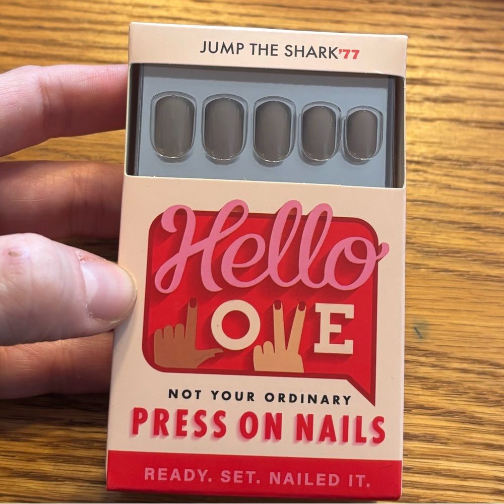 ❤️💋 Hello Love nails in style Jump the Shark! 💋❤️